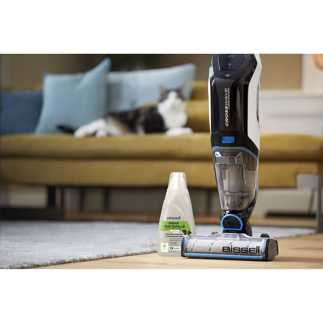 Bissell Crosswave Cordless Max neben Reinigungsmittel
