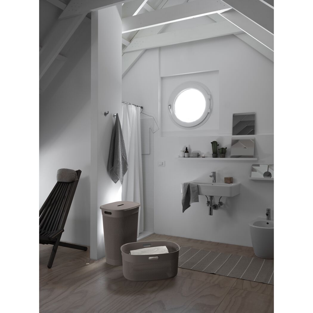 Zwei Wäschekörbe in Cappuccino im Badezimmer