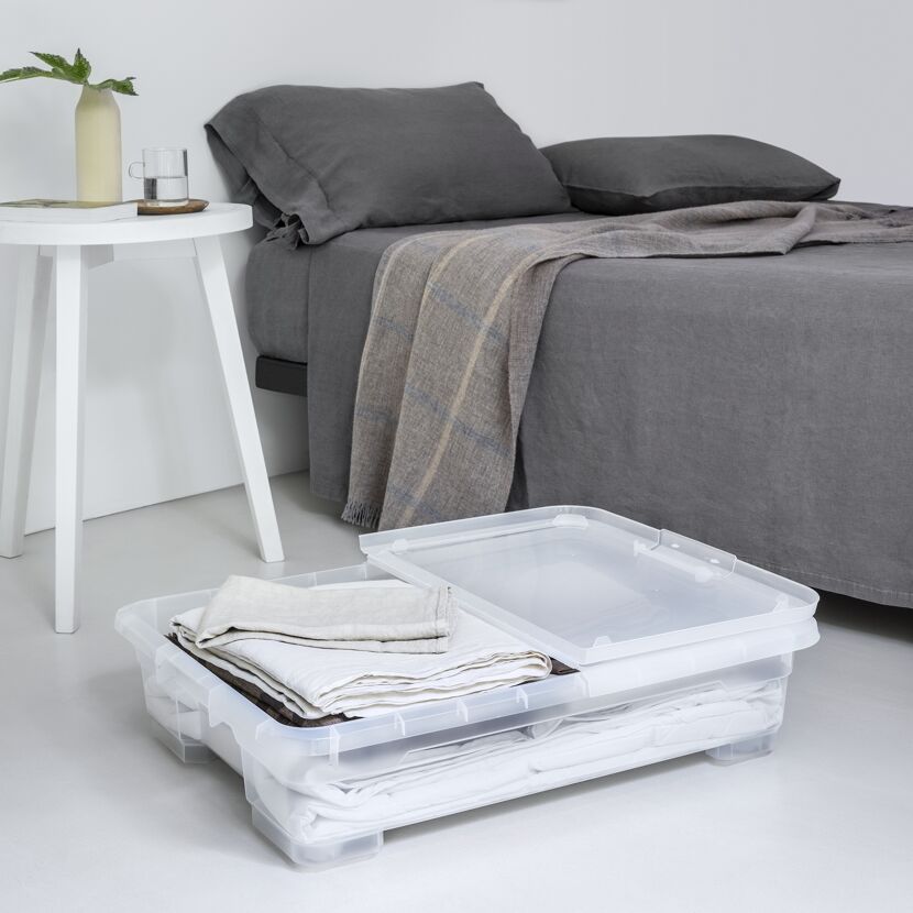 transparente Unterbettbox mit Betttextilien