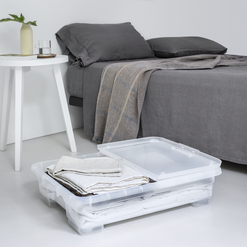 transparente Unterbettbox mit Betttextilien
