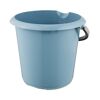Blauer Eimer mit Ausguss und Griff