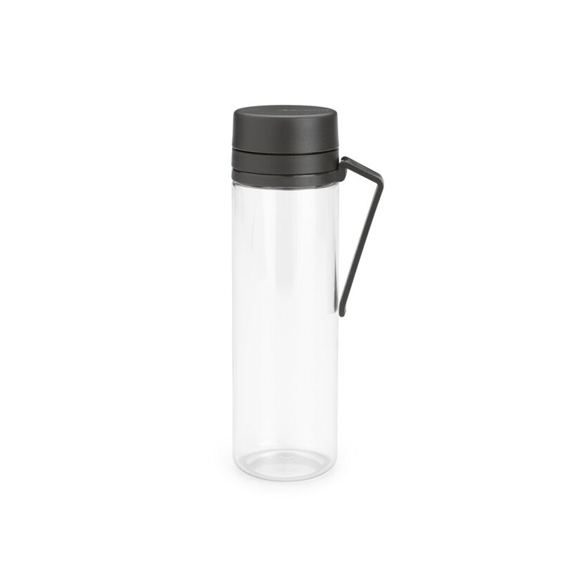 Durchsichtige Trinkflasche mit dunkelgrauem Deckel und Henkel.