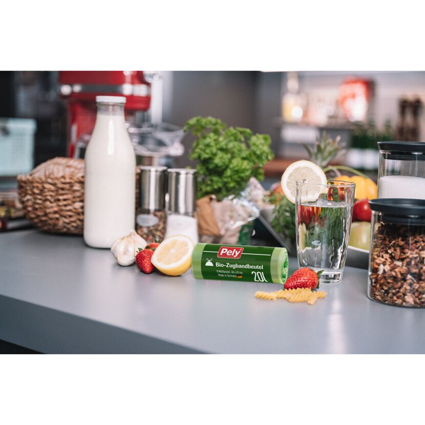 Bio-Müllbeutel auf Küchentheke