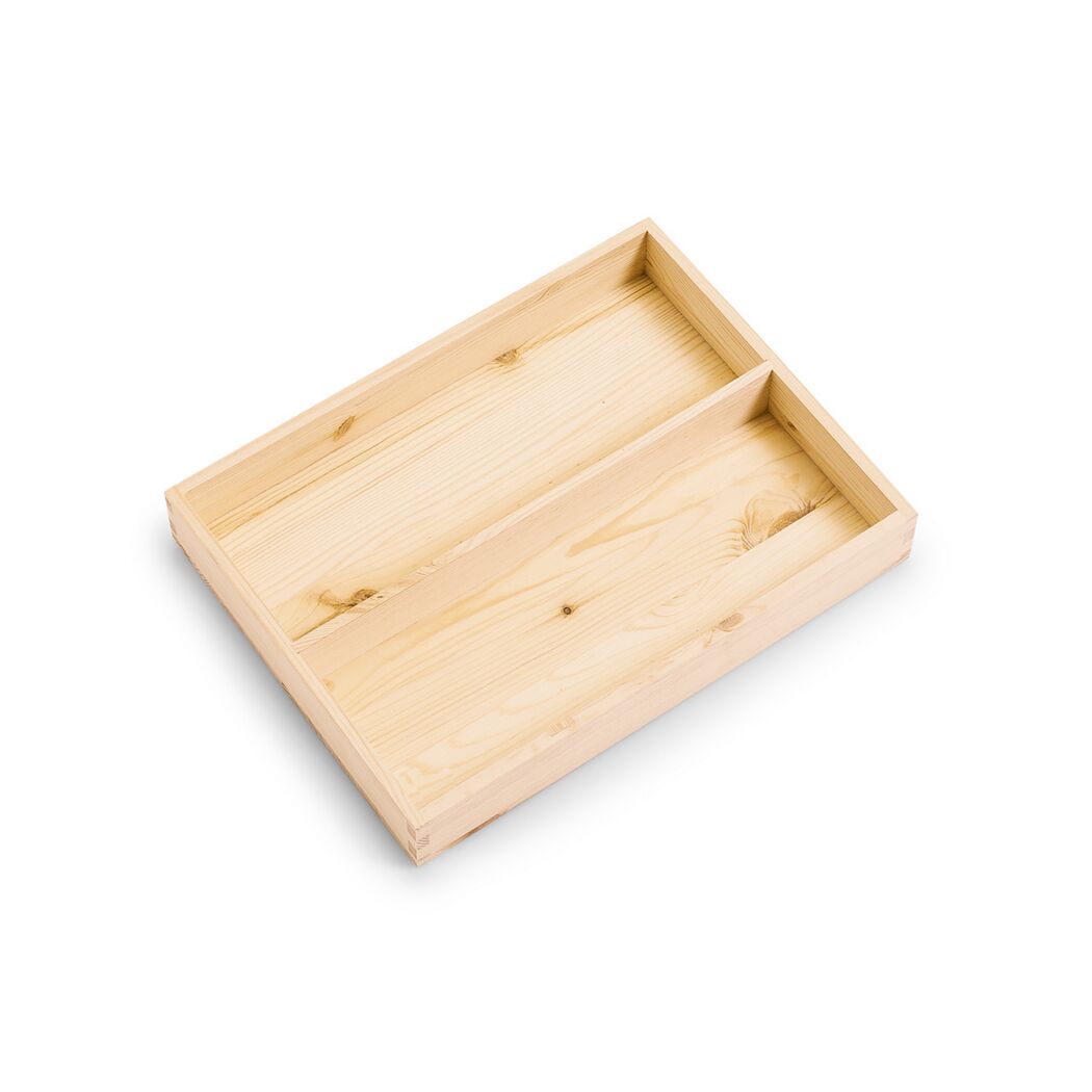 Leere Holzkiste mit zwei Fächern