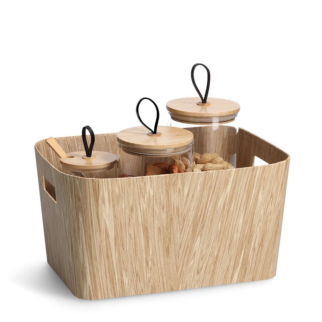 Holzkiste mit drei Gläsern