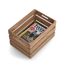Holzkiste mit Zeitschriften