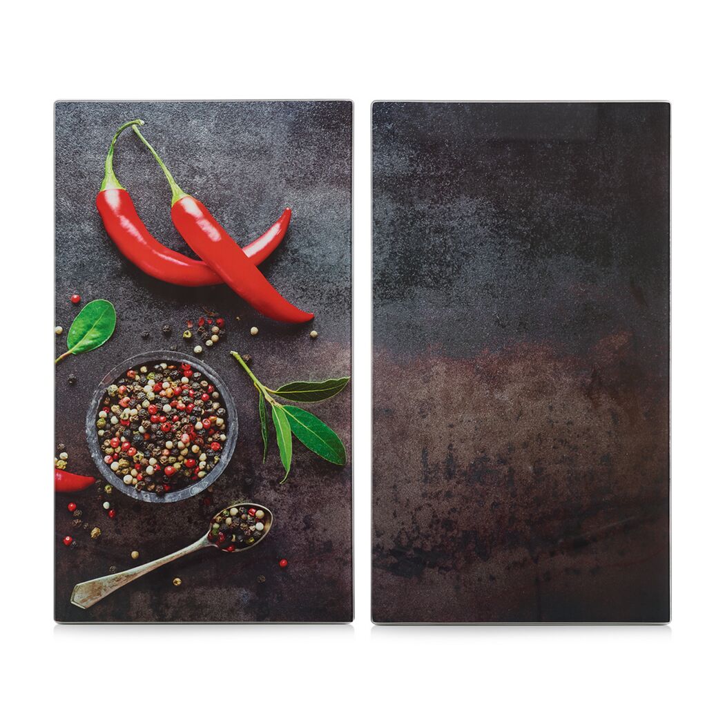 Chilischoten, Pfefferkörner und Lorbeerblätter