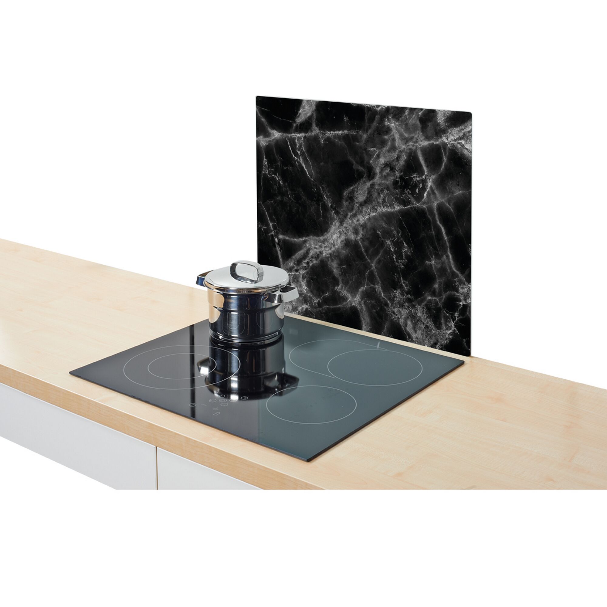 Ceranfeld mit Topf und Spritzschutz