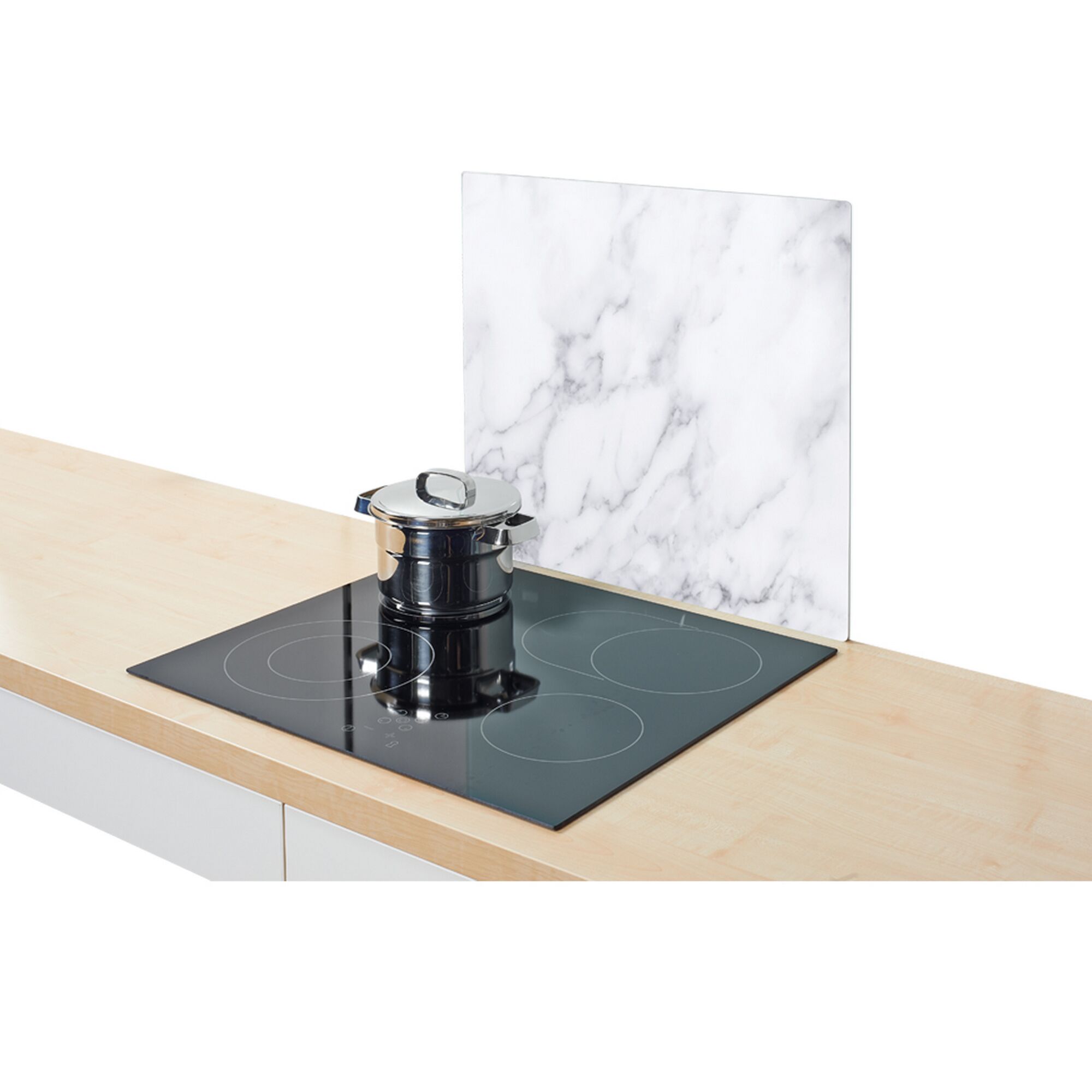 Ceranfeld mit Topf und Spritzschutz