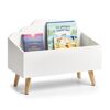 Weißes Bücherregal mit Kinderbüchern
