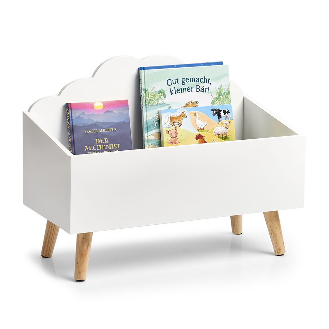 Weißes Bücherregal mit Kinderbüchern