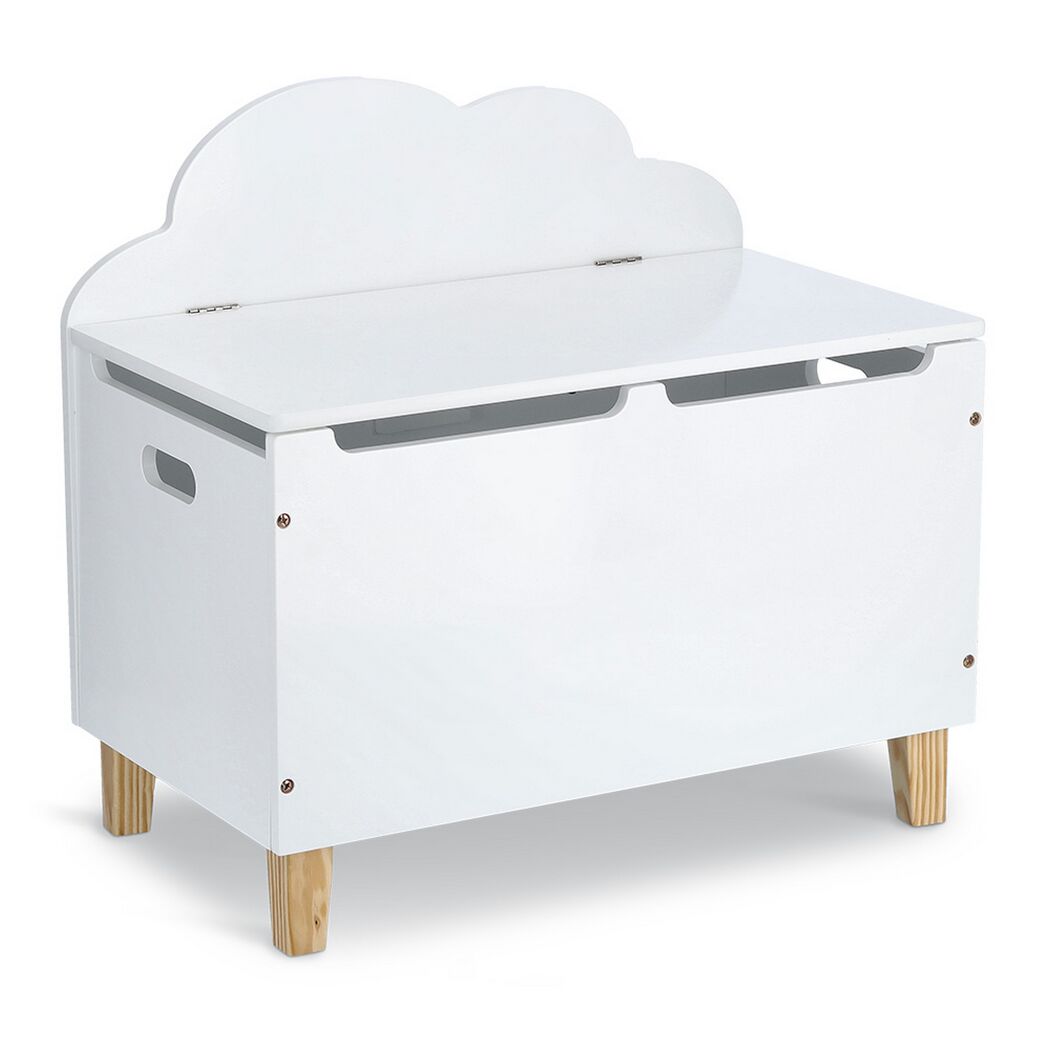 Weiße Kindertruhe mit Wolkenmotiv
