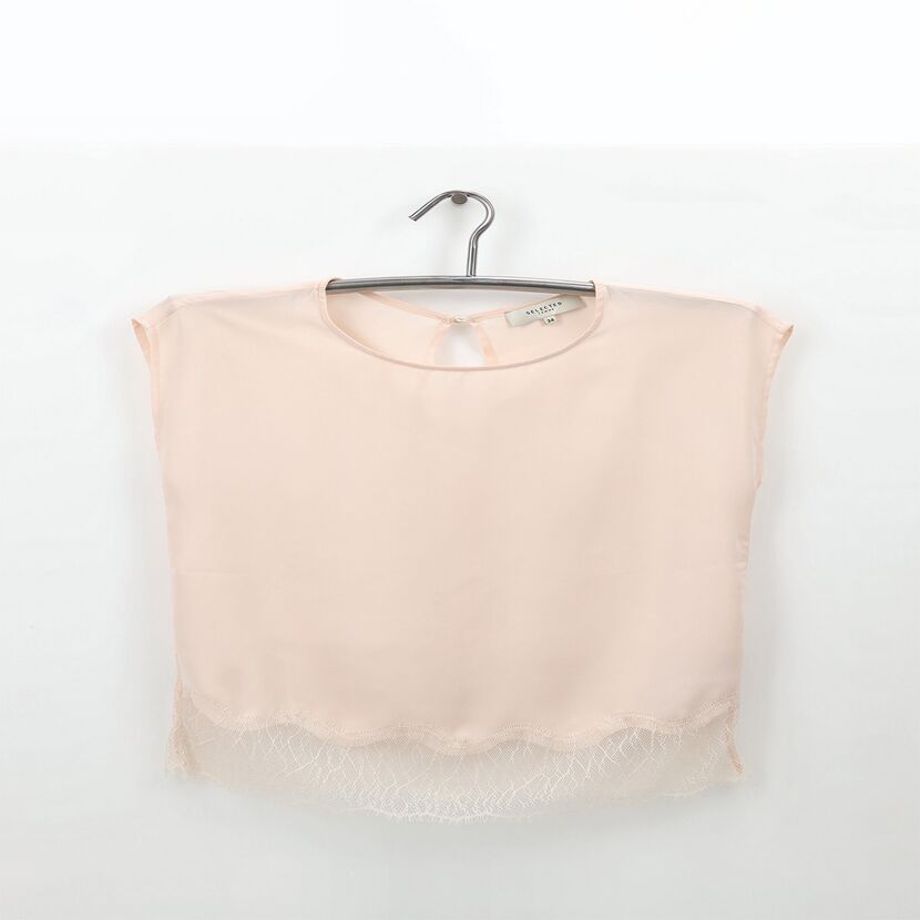 Pfirsichfarbenes Top mit Spitzendetails
