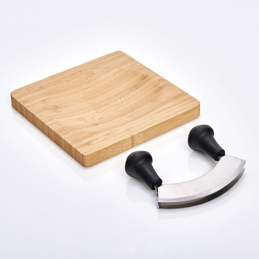 Käsemesser und Holzbrett