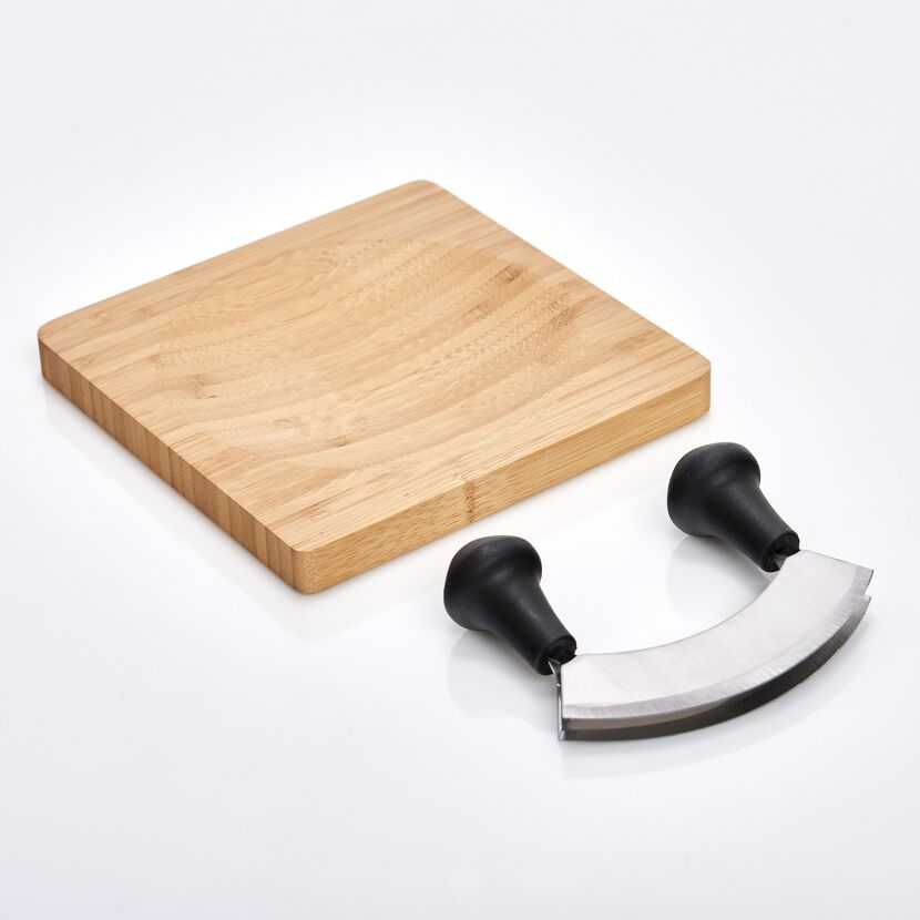 Käsemesser und Holzbrett