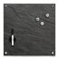 Schwarzes Memoboard mit Magneten und Stift