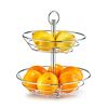Etagere mit Orangen und Zitronen