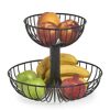 Zweistöckiger Obstkorb aus Metall mit Obst