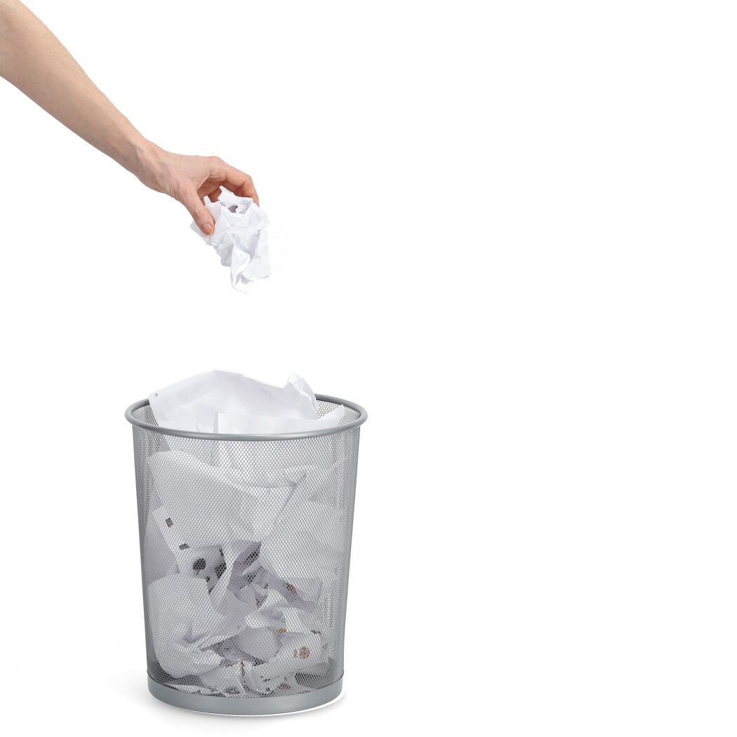 Papierkorb wird Papierkorb geworfen