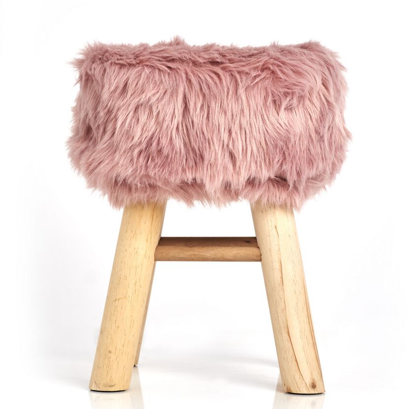 Runder Hocker mit rosa Fellbezug