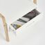 Offene Schublade mit Stiften und Papier