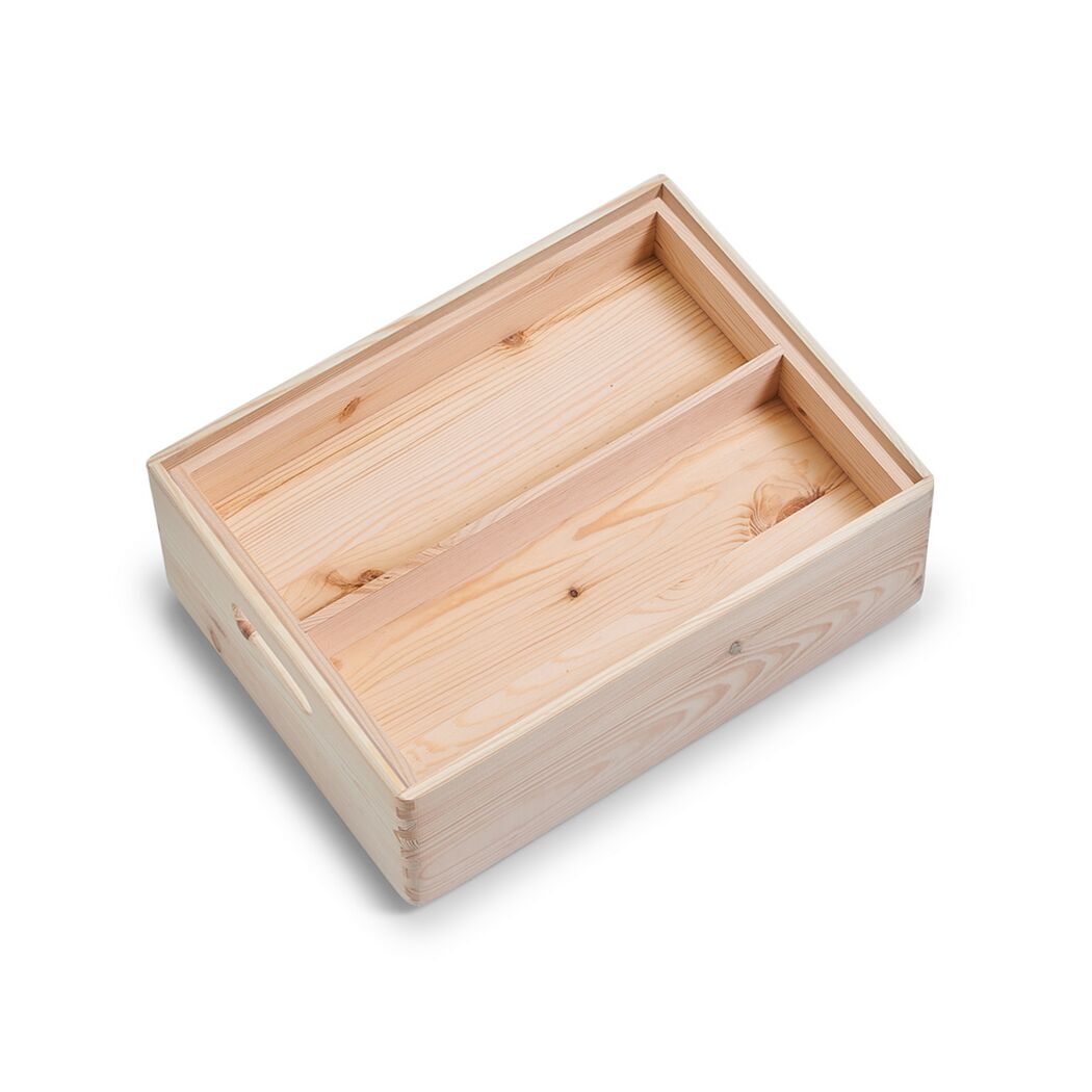 Leere Holzkiste mit Trennsteg