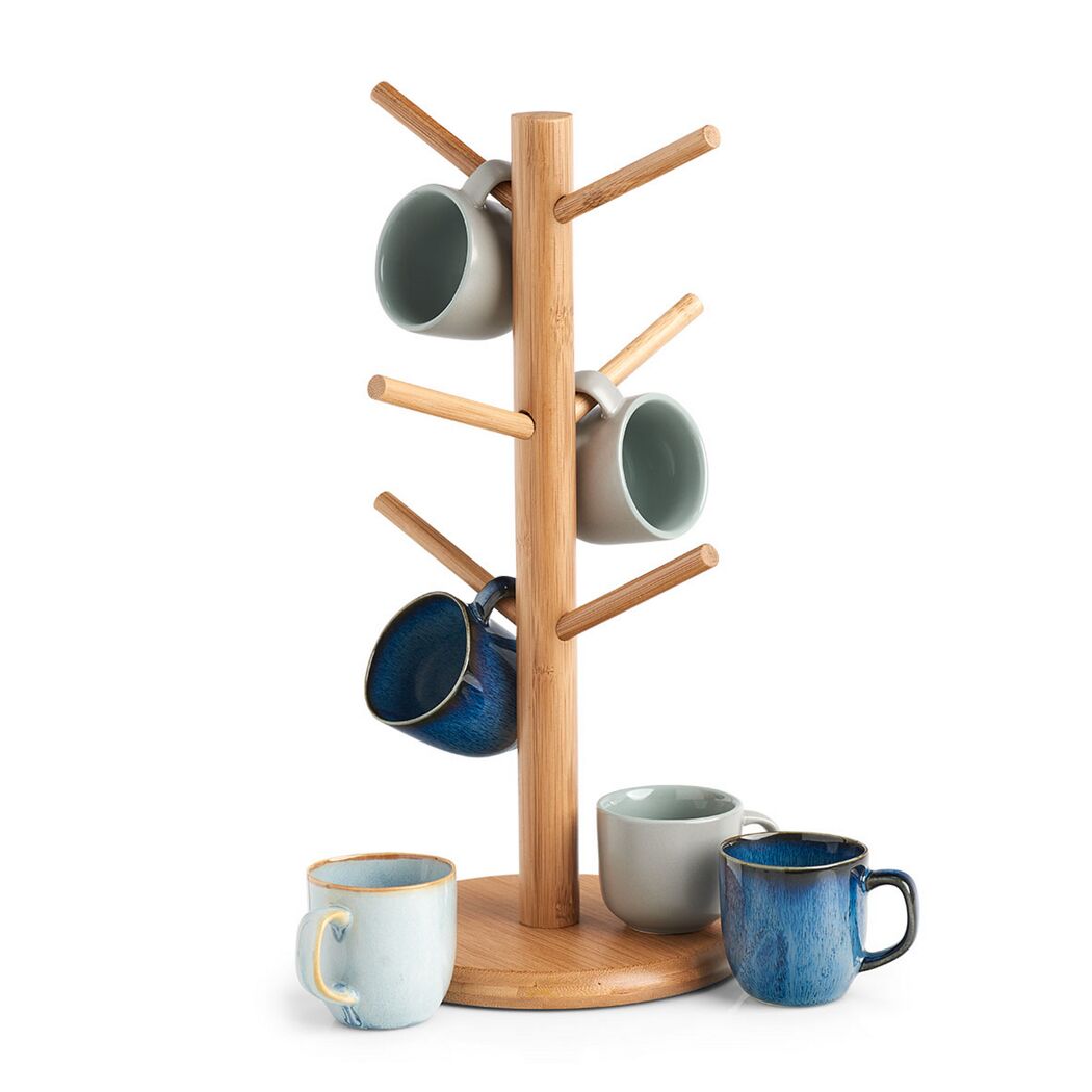 Tassenständer aus Holz mit Tassen