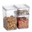 Drei Vorratsdosen mit Müsli und Kernen