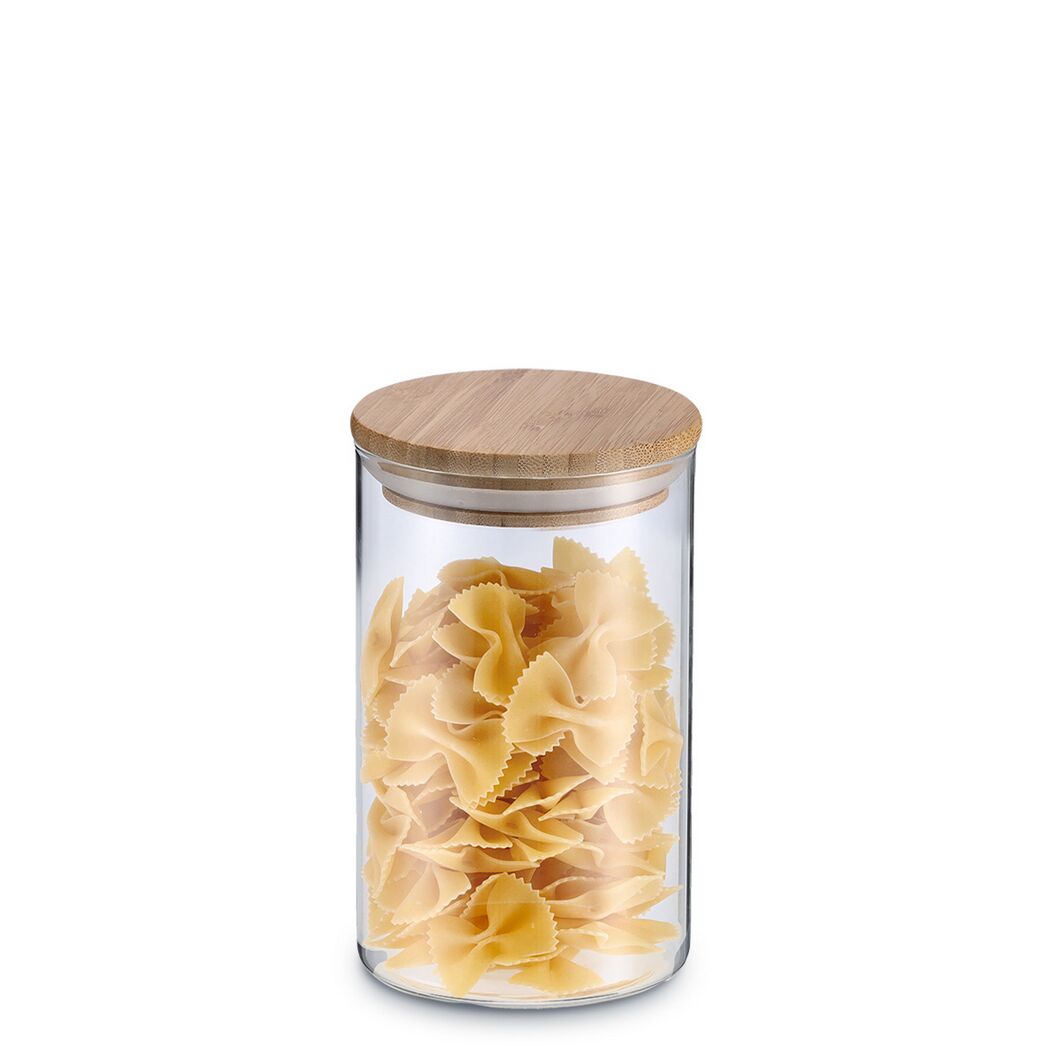 Glasbehälter mit Bambusdeckel gefüllt mit Farfalle