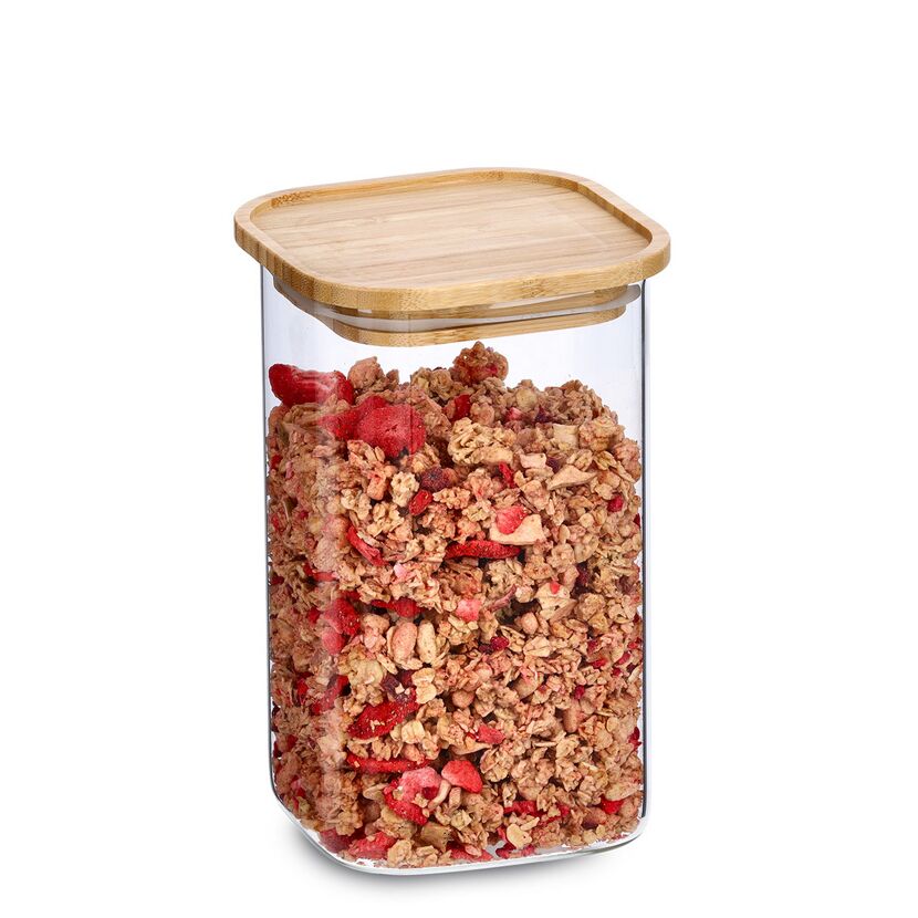 Glasbehälter mit Holzdeckel und Müsli