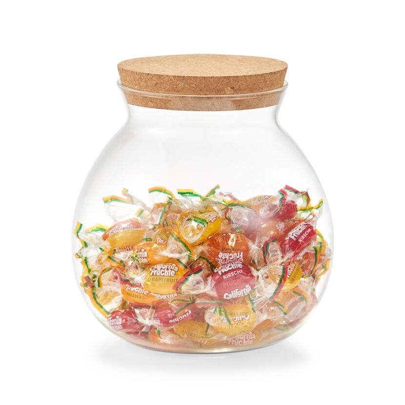 Glas mit Korkdeckel gefüllt mit Bonbons