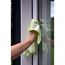 Fensterreinigung mit Mikrofasertuch