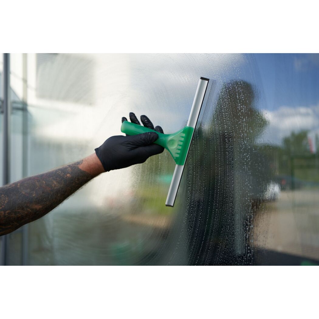 Fenster mit Abzieher reinigen