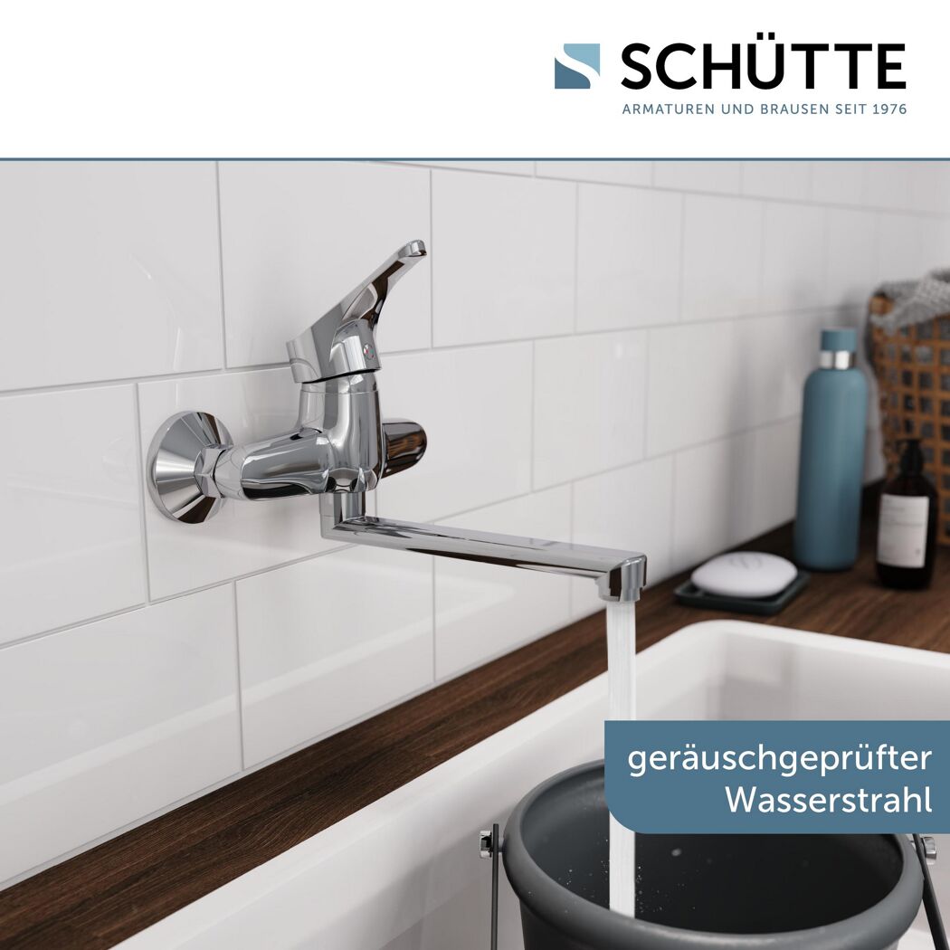 Wasserhahn von Schütte, Wasser läuft in Eimer