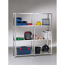 Metallregal mit Werkzeug und Materialien