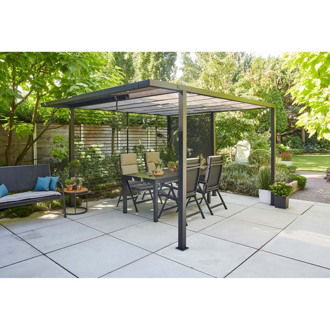 Pergola mit Essgruppe auf Terrasse