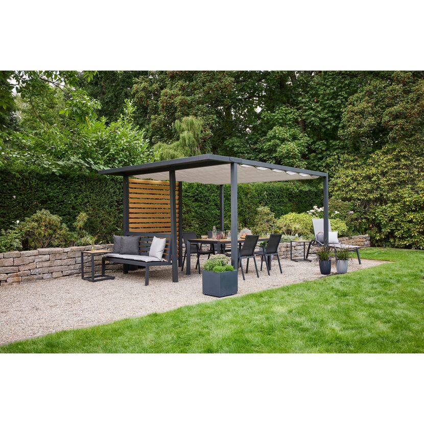 Pergola mit Essgruppe im Garten