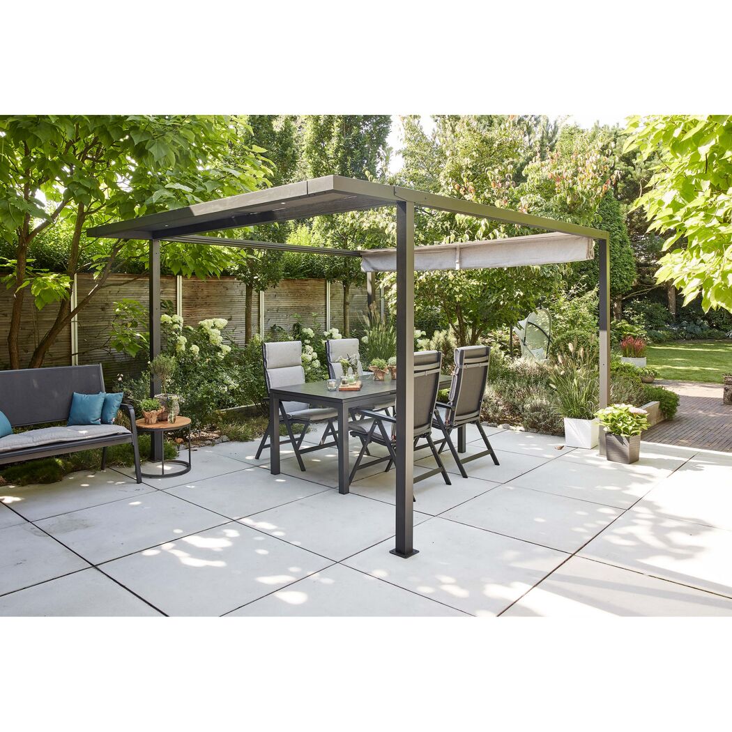 Schwarze Pergola mit Esstisch und Sitzbank