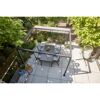 Pergola mit Esstisch und Stühlen auf einer Terrasse