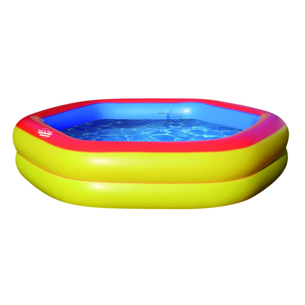 Aufblasbarer Pool mit Wasser gefüllt