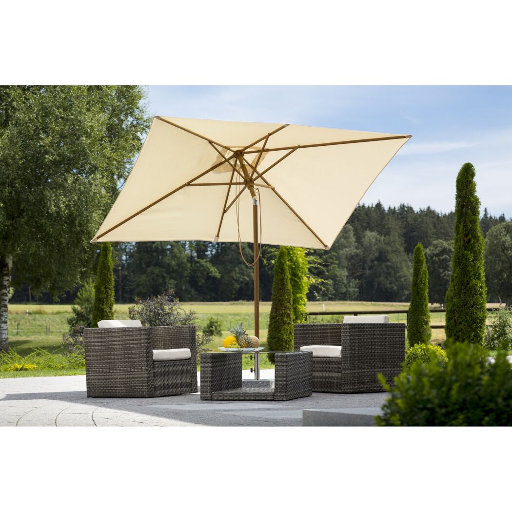 Sonnenschirm Malaga über Gartensitzgruppe