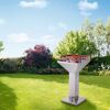 Trichtergrill Vista mit Grillgut im Garten