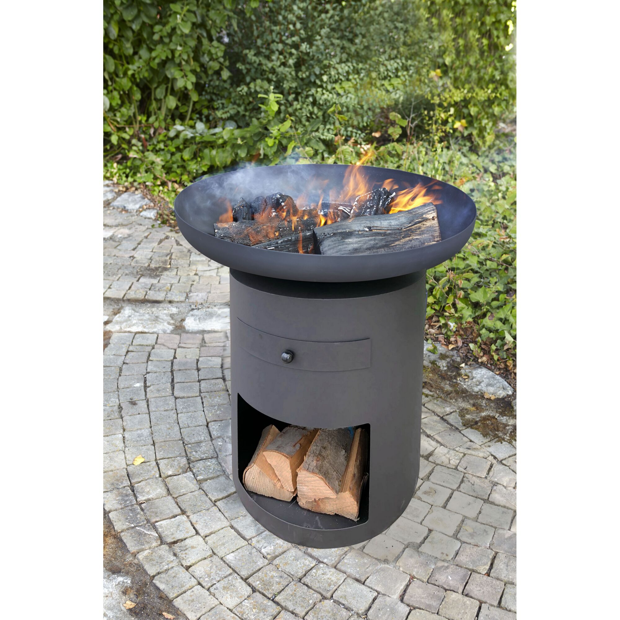 Feuerschale Sioux mit brennendem Feuer