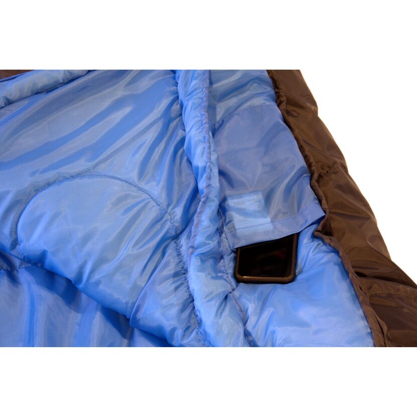 Blauer Schlafsack mit Handy in der Innentasche