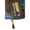 Nahaufnahme des High Peak-Logos auf einem Schlafsack.