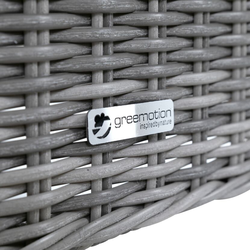 Nahaufnahme des geflochtenen Rattansessels Marliazu Set Tilda mit greenmotion Logo