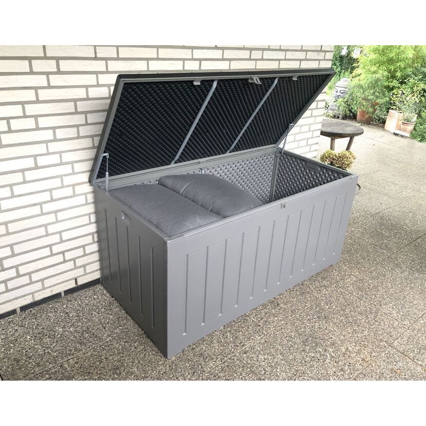 Geöffnete graue Kissenbox Molly mit Kissen