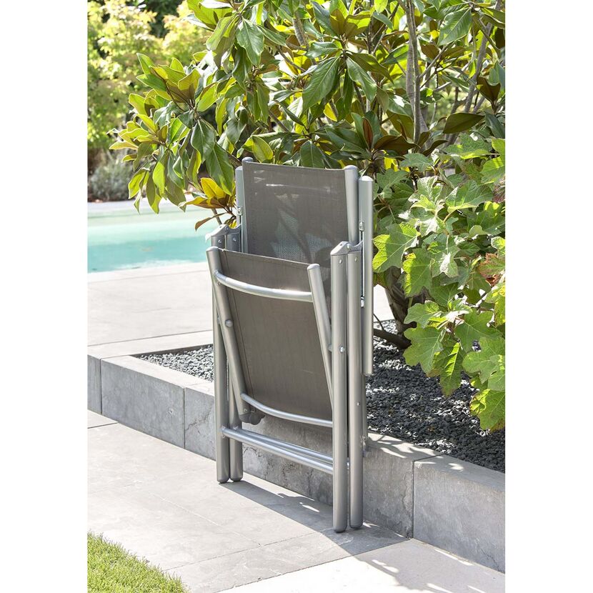 Zusammengeklappter Gartenstuhl Josie