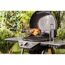 Hähnchen am Drehspieß auf einem Gasgrill