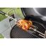 Drehspieß mit Hähnchen auf dem Grill